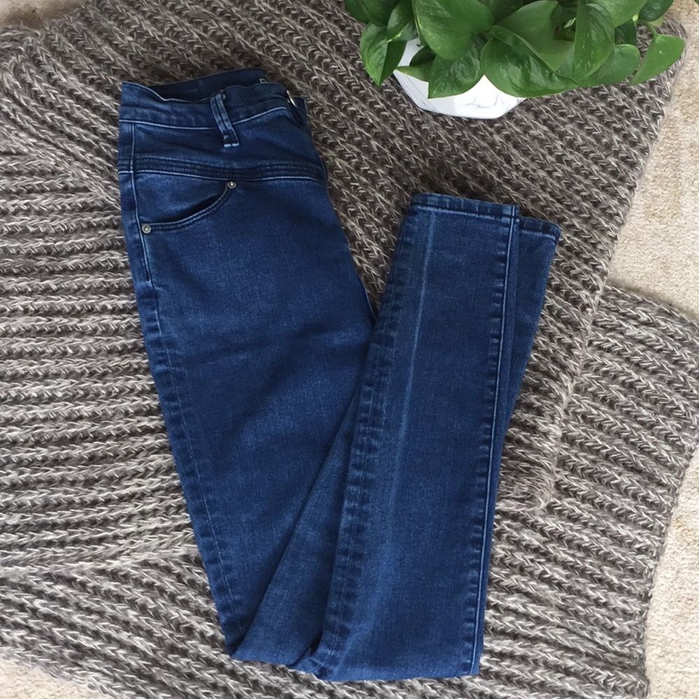 BDG high rise skinny jeans. 26 W   29 L